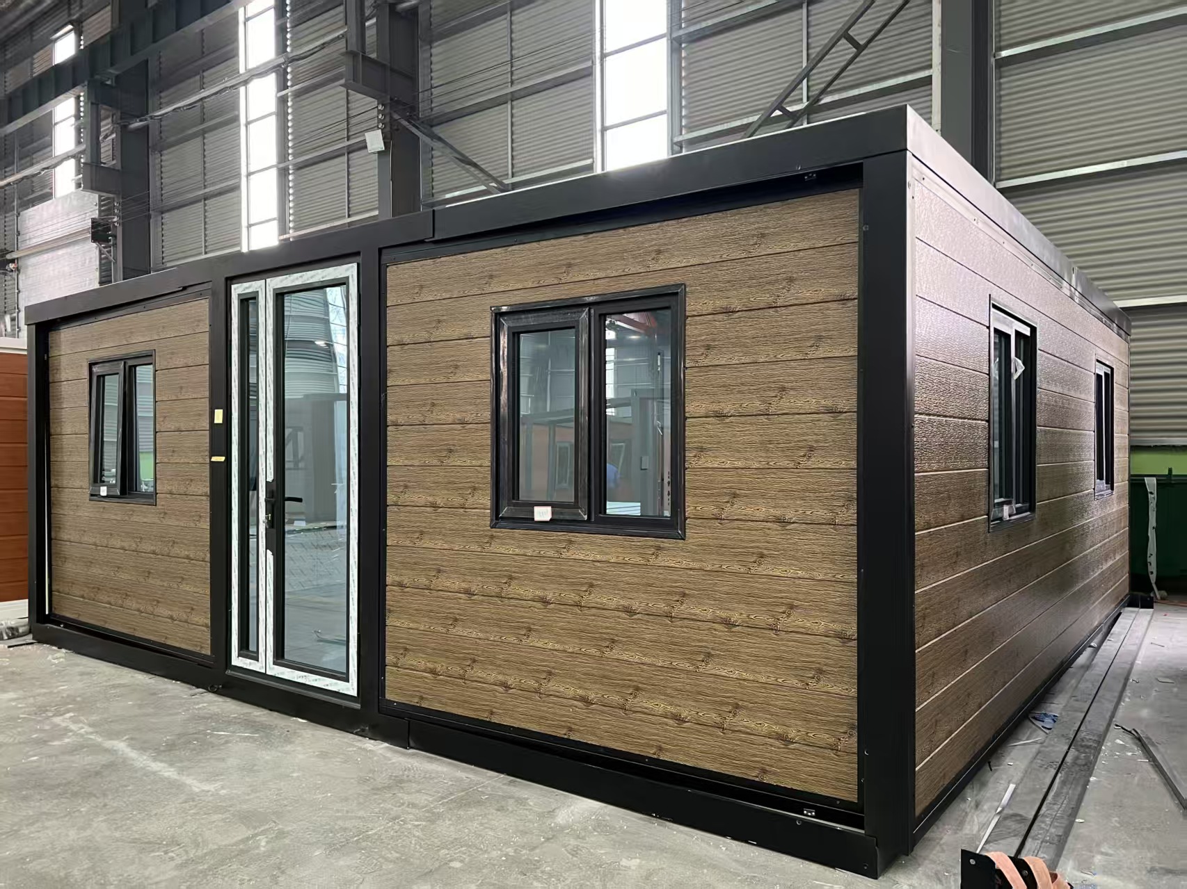 Wood-look modular cabin manufactured in the Putian workshop