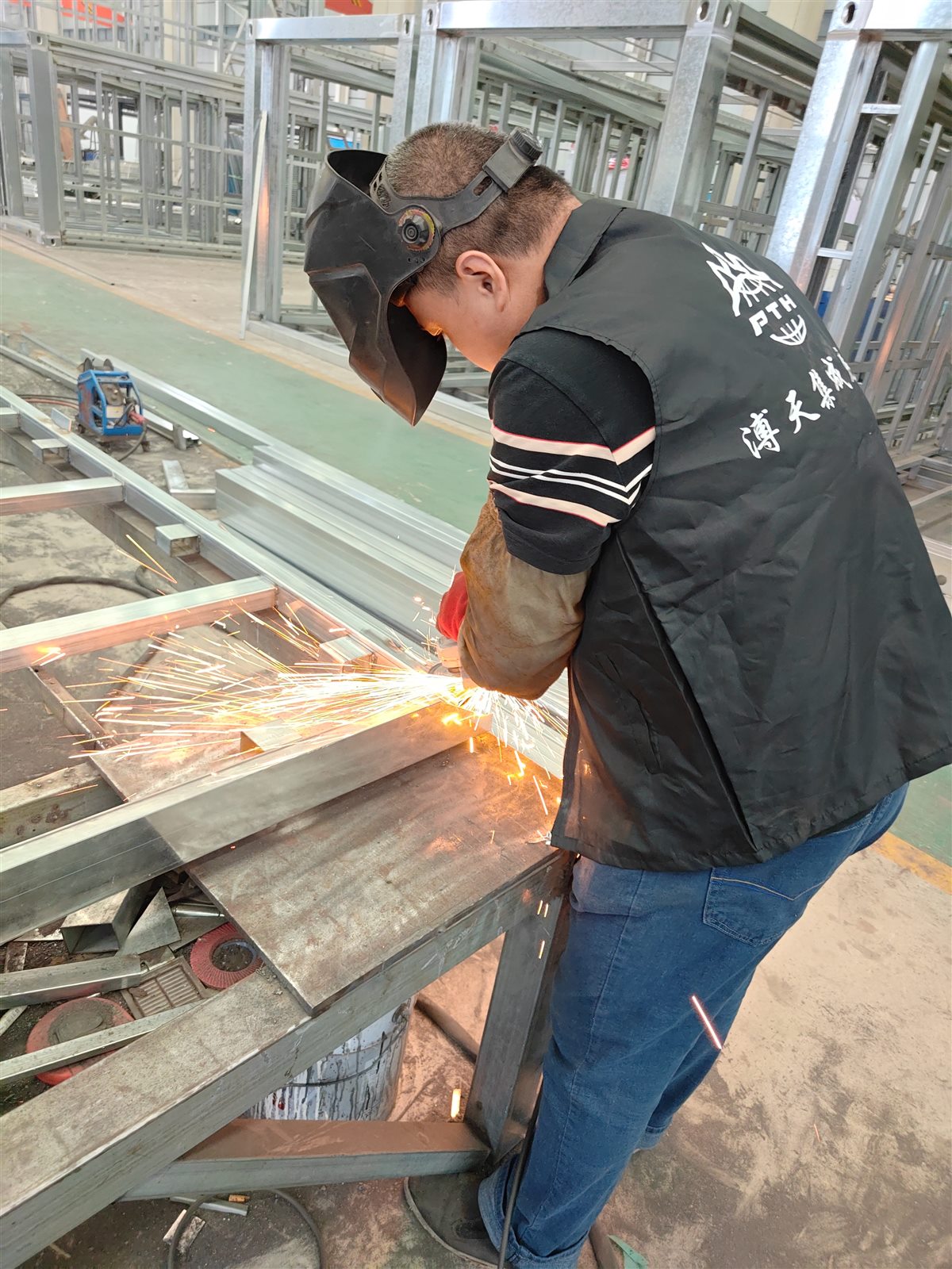 Putian workshop frame welding